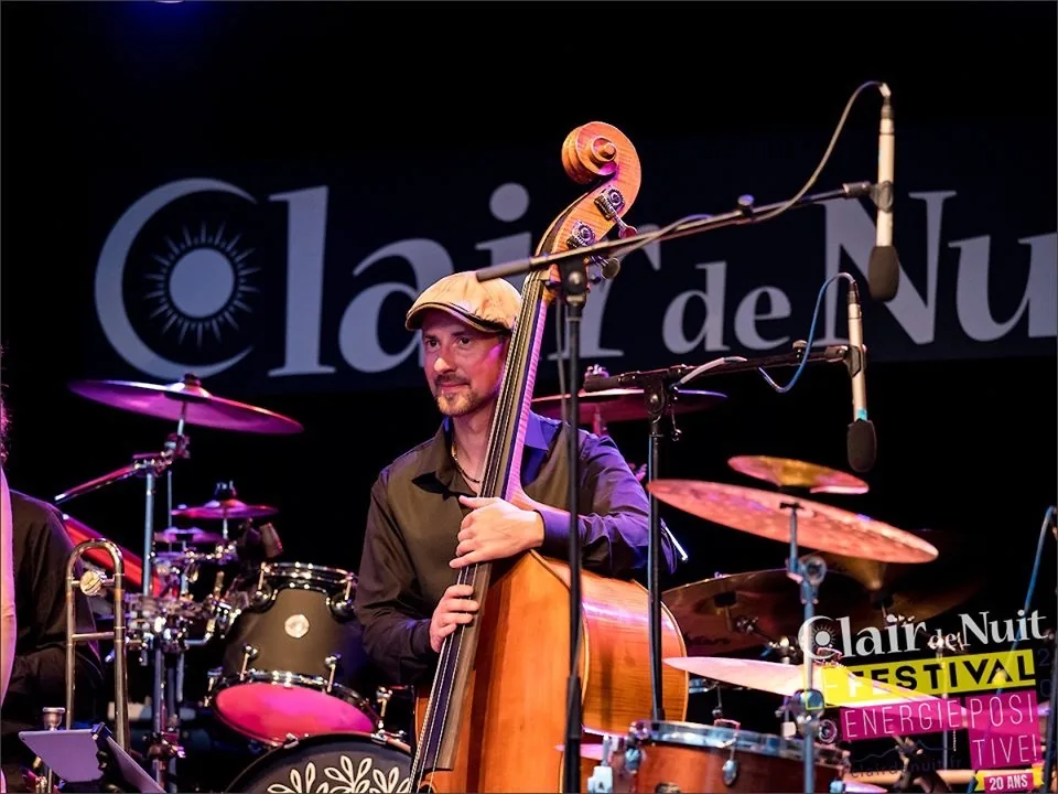 Jérôme Wolf à la contrebasse en concert